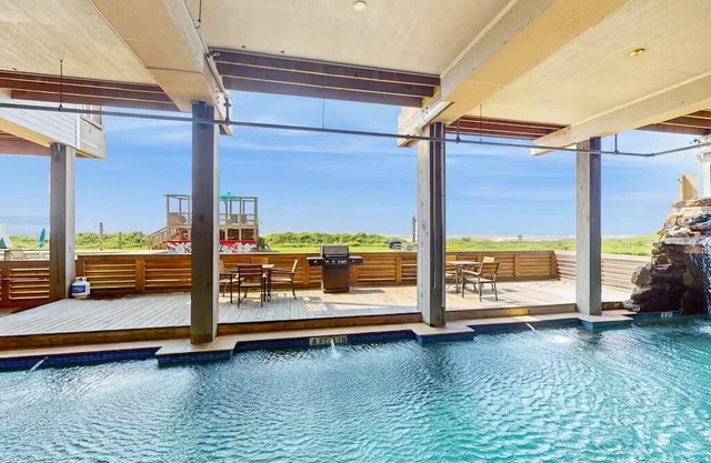 BORA307 Oceanaire w/Oceanfront Balcony and Pool