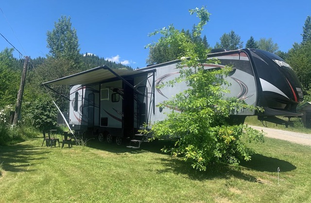 Terrific RV with WiFi near St Joe River