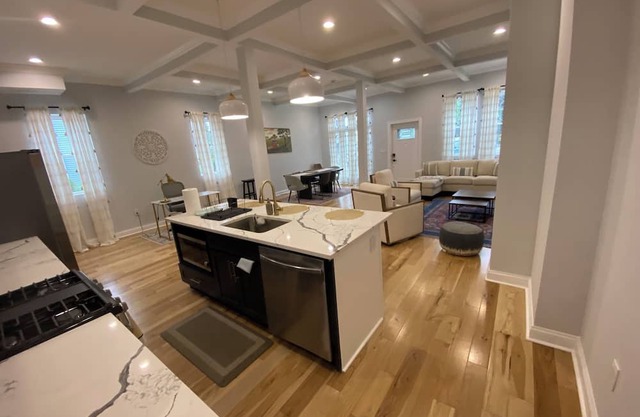 Close to all major universities and Hospitals in Baltimore. Perfect for family.