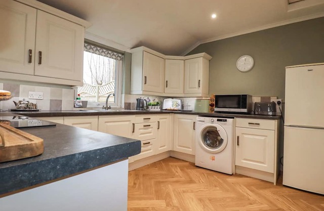ALWAYS, pet friendly, character holiday cottage in Five Lanes