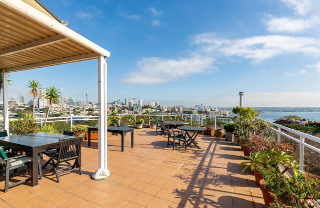 Elegant Studio with Rooftop Harbour Views