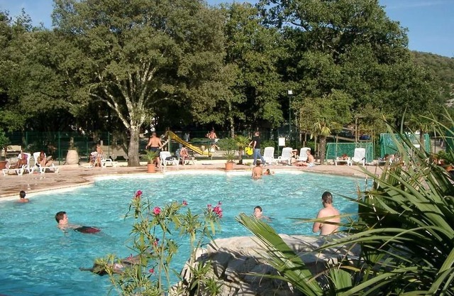 Camping - Piscine - eehdhe