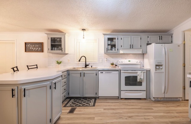 Cozy, Rural and inviting.