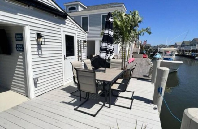 Waterfront Beach Cottage in Lavallette