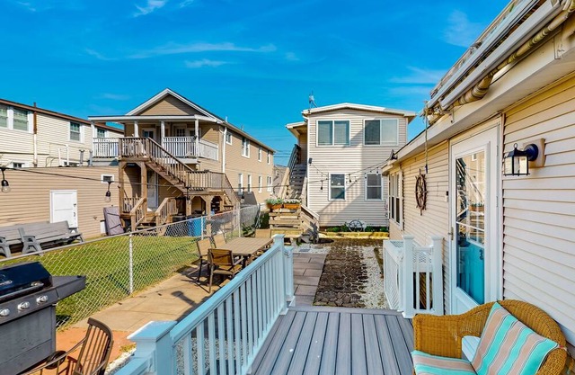 Charming single-level escape with shared patio, grill, full kitchen, & AC