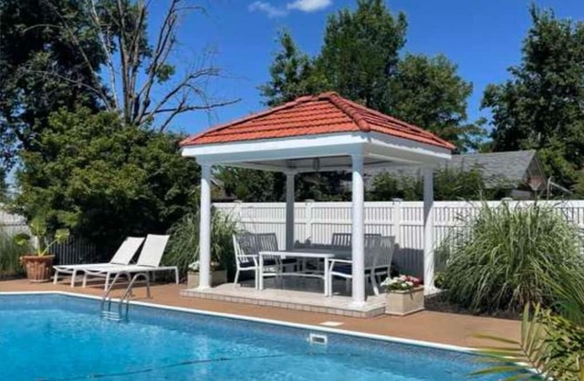 This edifice is stunning, historic and absolutely in a cool state . It has pool.