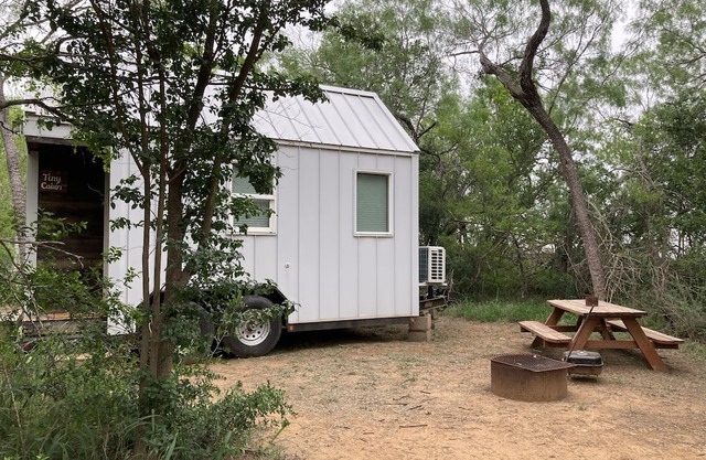 Tiny home nestled in a small patch of forest 20 minutes south of San Antonio.