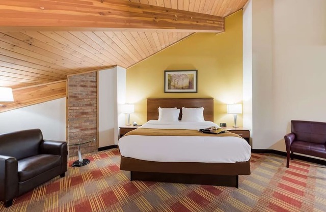 Cozy Stay with Free Parking, Near Newark Industrial Park and Local Attractions
