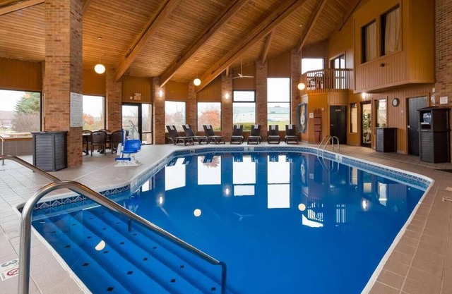 Family Vacation Haven, Easy I-70 Access, Heated Pool, Modern Amenities