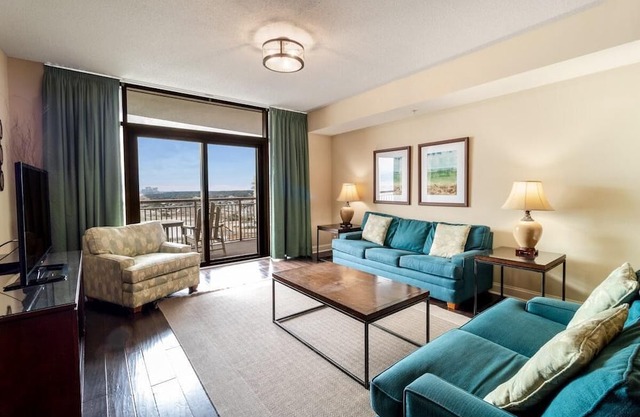 Luxurious Oceanfront 2 Bdrm Condo with Amenities