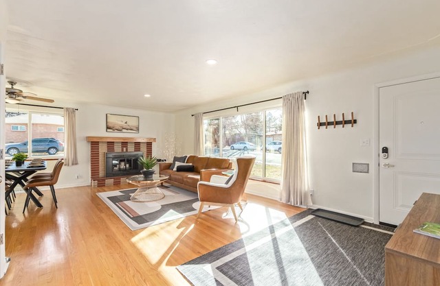 1958 Chic Mid-Mod -- 3BR 2BA Eco-Friendly w/2 Outdoor Spaces