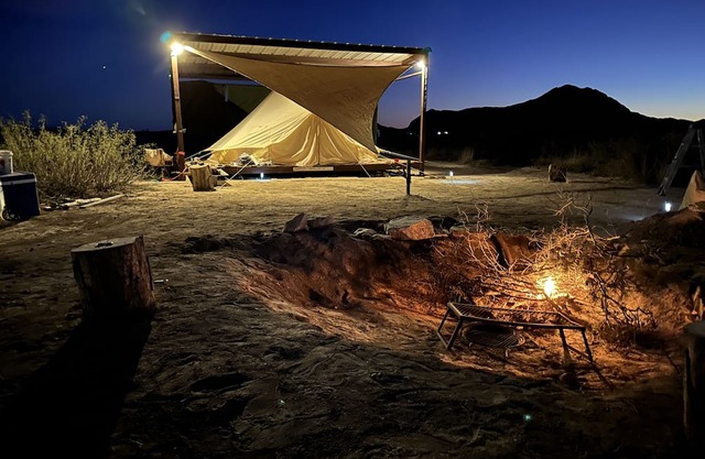 Stunning glamp tent with wifi, bathrooms, showers, 20 acres under cover!