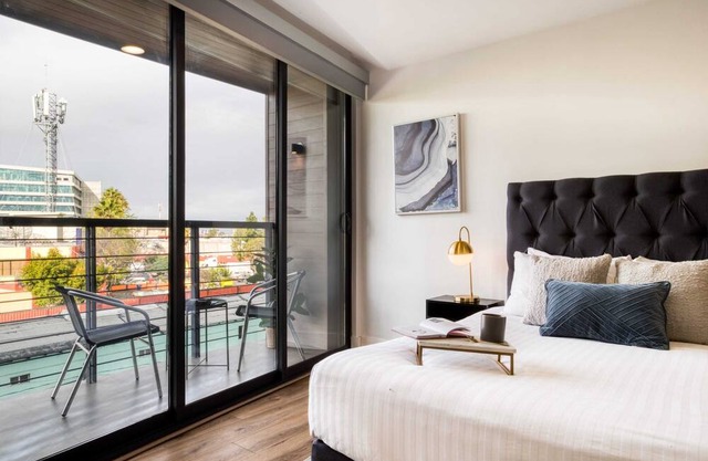 Splendid Apt w/PVT Balcony: Gym+Lounge/Business Center