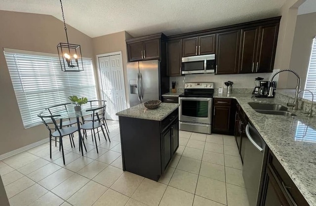 Renovated Mickey's Pool Villa near Disney