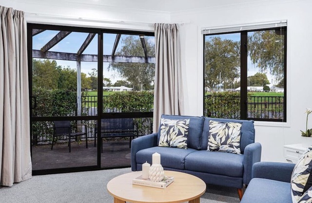 Park Scenery, Proximity & Value - Close to Uni!