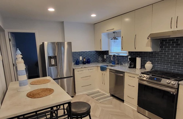 Waterfront home, 20 min from LBI and 30 from AC.