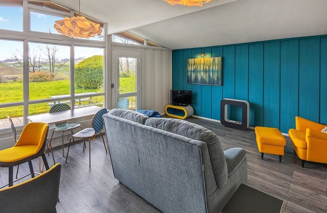 3 bedroom accommodation in Llanwrin