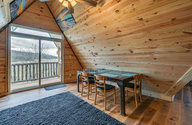 Rustic Bonnieville Retreat: 19 Mi to Mammoth Cave!