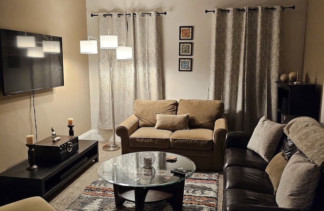 Cozy comfy den near downtown