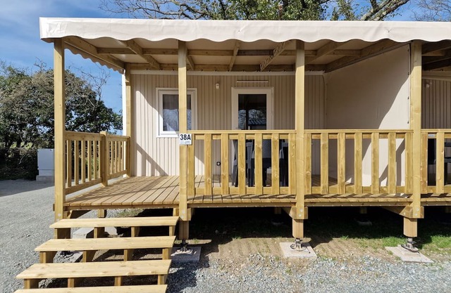 Mobile home for 2 people in a 3-star campsite with indoor swimming pool