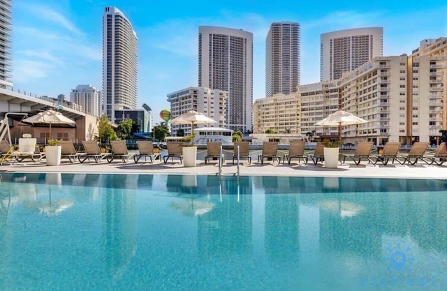 Pool + Infinity View-Balcony-Gym