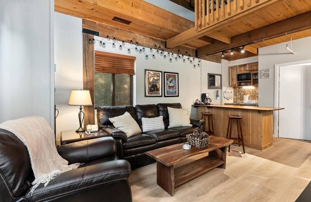 Mountain Inn Lodge 90 with Wintergreen Advantage