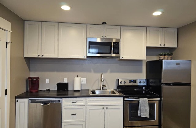 Simply Stay & Play in this Centrally Located Condo in 4 Corners