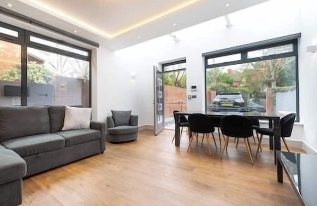 Fabulous House in Hampstead (FAV41)