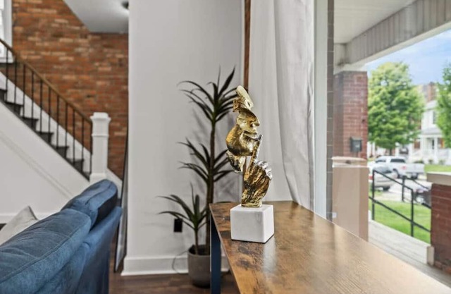 Stately Ohio Brick Beauty! HUGE 3 Bed, near OSU E.