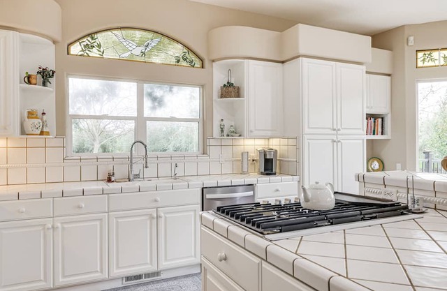 Beautiful Home w/ Hot Tub on Byron Olive Farm