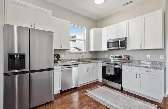 Enormous Colorful New 6br Pad w/Parking