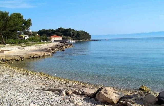 Apartment Renatare - close to the sea with parking: A1(2+1) - Ugljan, Island Ugljan, Croatia