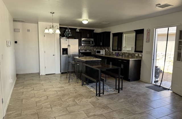 Cozy 3-bedroom house with AC and WiFi in welcoming El Paso