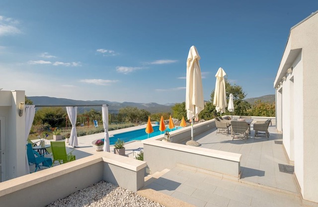 Rustic Villa Florice with a pool