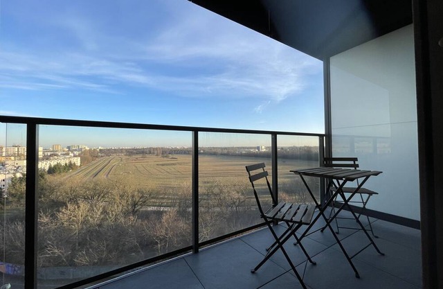 Horse Racing View 8th Floor by Renters