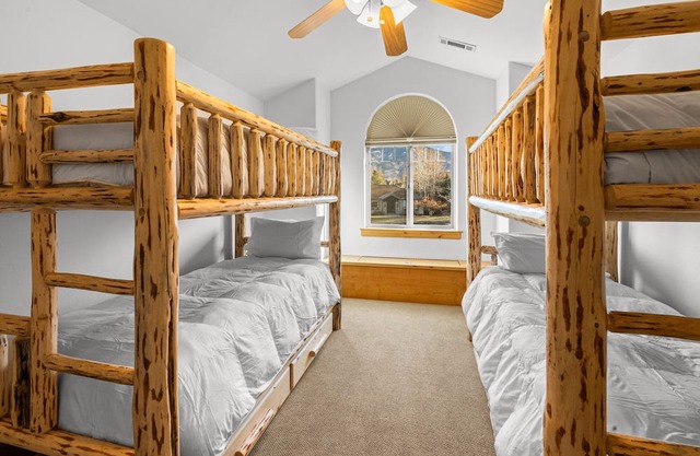 No longer listed on this site. Find us on the leading short term rental's site.
