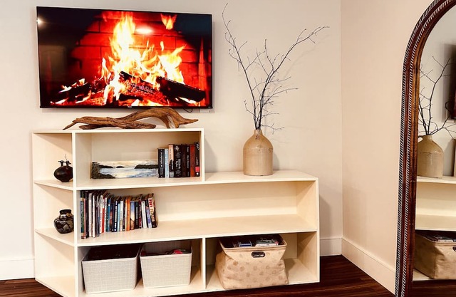 Cozy centrally located private apartment with garage parking. Pet friendly