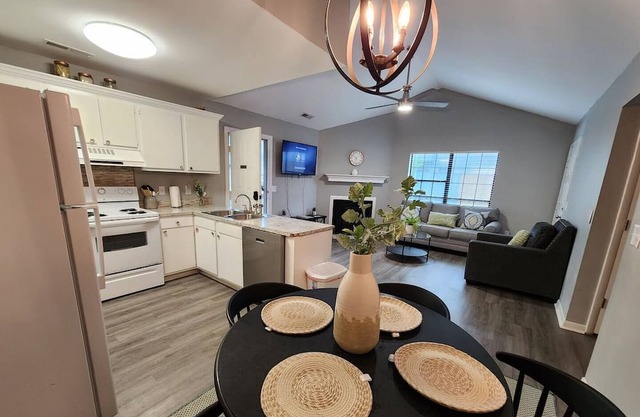 3 Beds, In the Heart of Everything!
