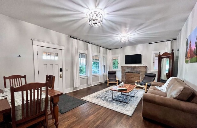 Relaxing Historic Home in Downtown Pet Friendly