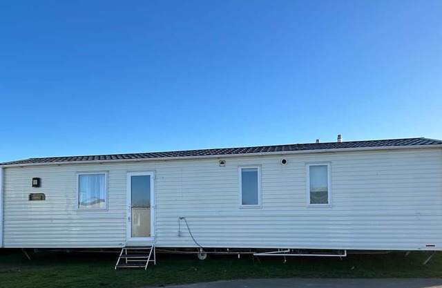 Felixstowe Chimo Caravan 8 sleeps 5 min to beach