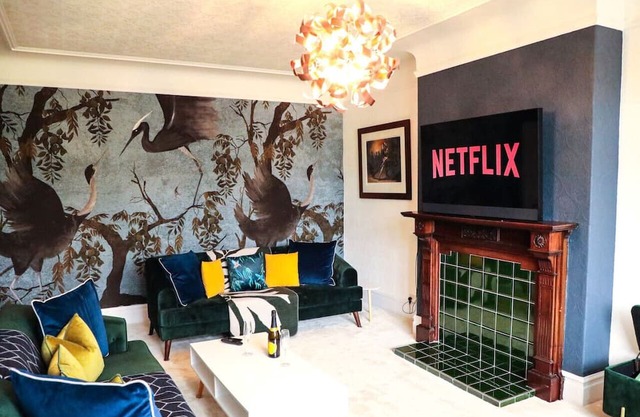 Stylish & Modern Hoylake Maisonette - Sleeps 8