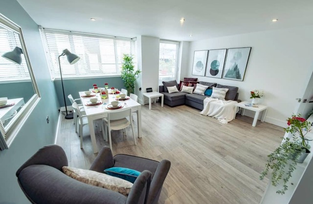 Brighton City Apartment sleeps 6 *Free parking*