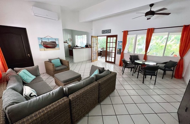 Island Garden villa - 3 bedroom, 3 bathroom, cozy and spacious. Wifi, TV, grill