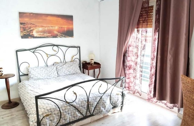 Room with private bathroom - Brown