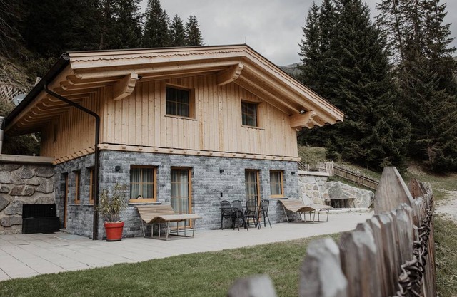 Bergler Hoamat - Mountain Hideaway Navis (5-8 persons)