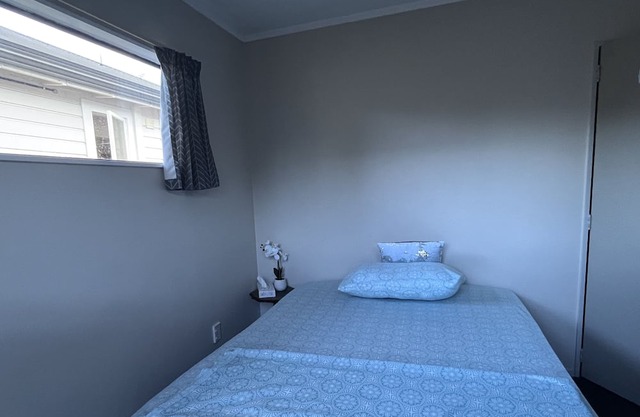 Ambient room in Nelson City!