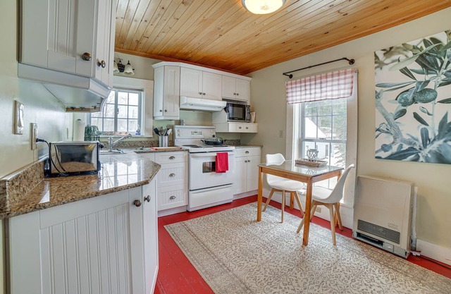Family-Friendly Jay Home < 4 Mi to Jay Peak Resort