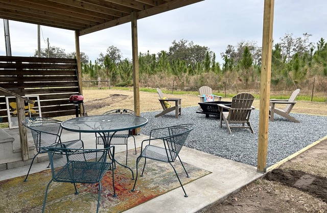 NEW!!Cozy, pet friendly and close to all attractions in North Florida and S GA
