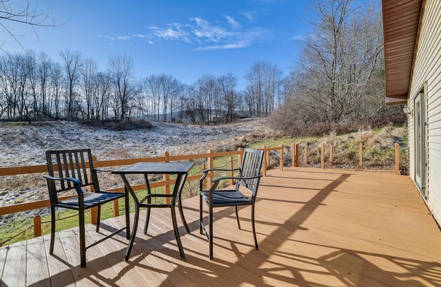 Spencer Getaway w/ Deck < 1 Mi to Hiking!