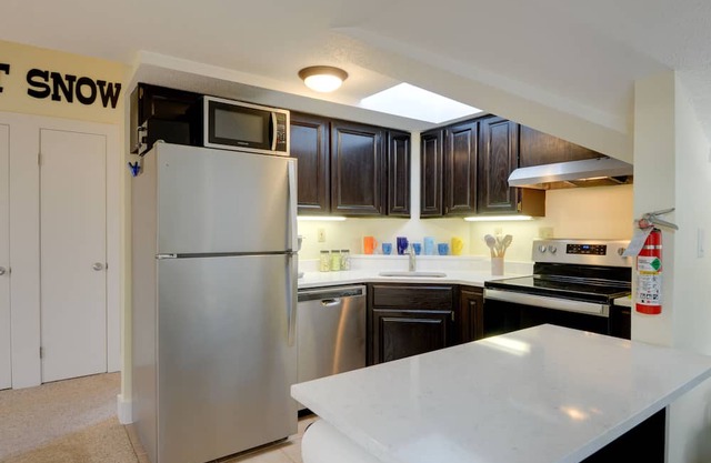 West Dover Condo w/ Fireplace: Half Mi to Mt. Snow
